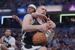 关于NBA季后赛清晨走向成谜,夏洛特黄蜂状态回暖,底气十足,资深球员宣示担当的信息-九游体育平台